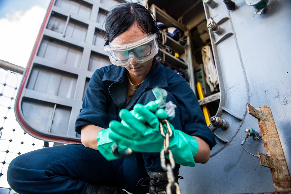 Sailors Clean Aboard USS Harpers Ferry