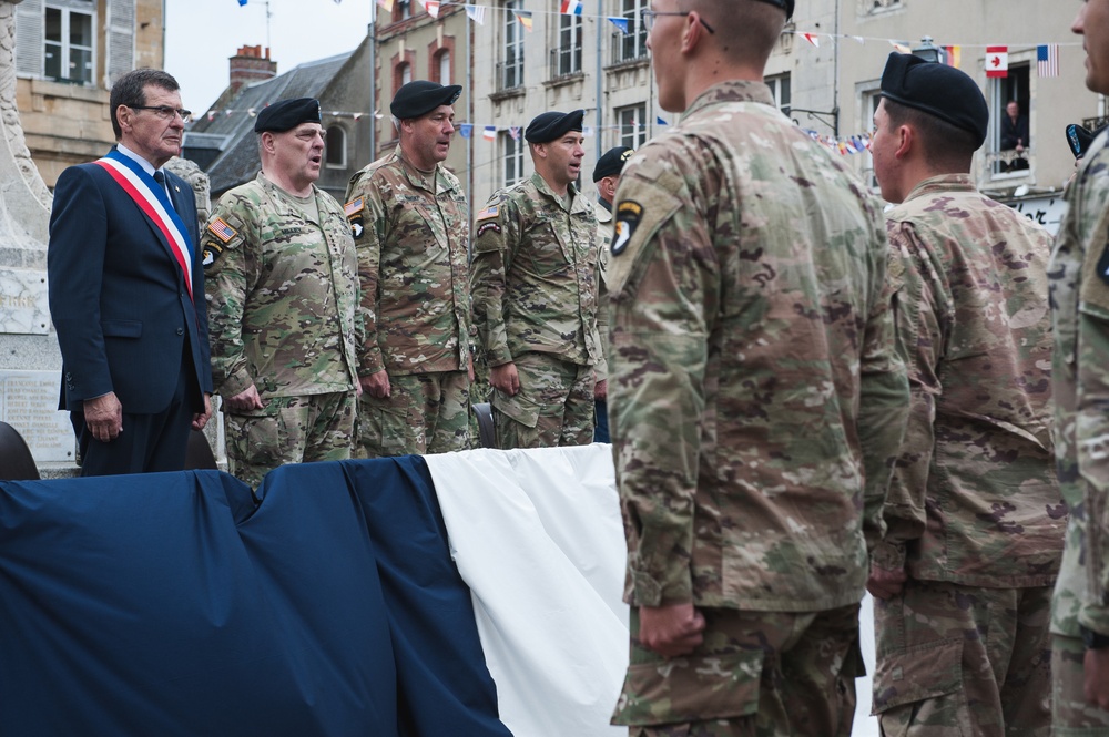 Senior Leaders Sing Army Song in Carentan
