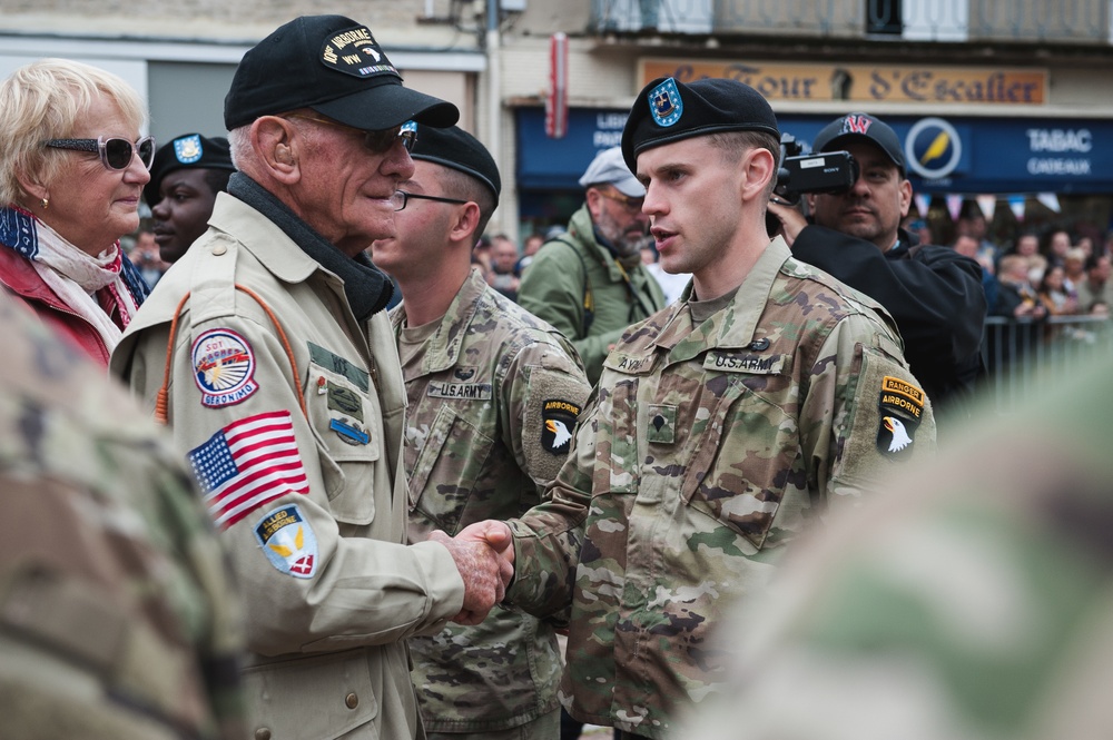 World War II Legend Greets 101st Soldiers