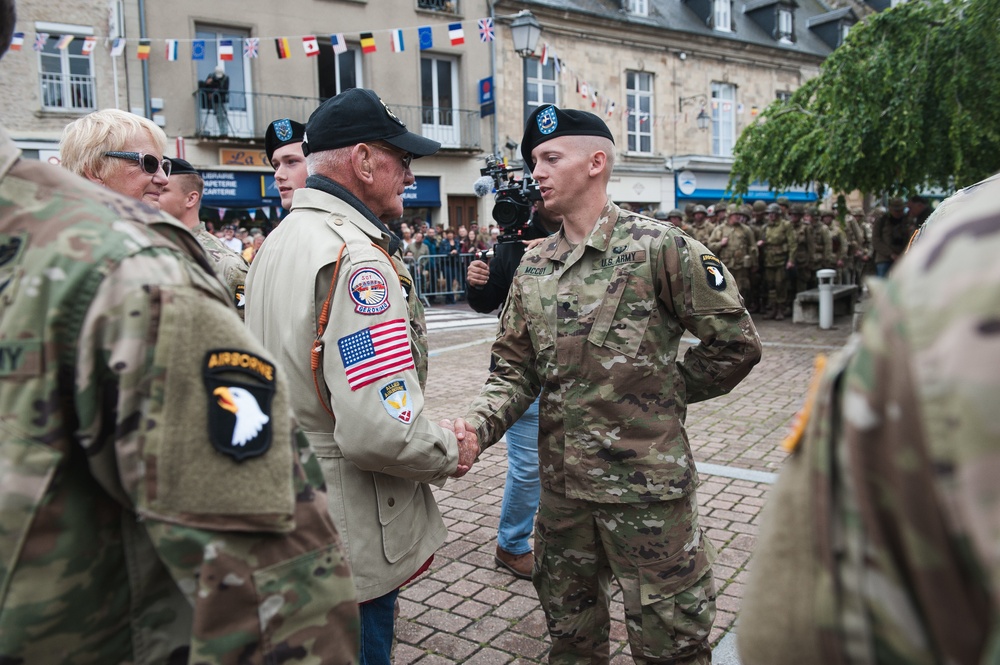 Tom Rice Greets 101st Soldiers