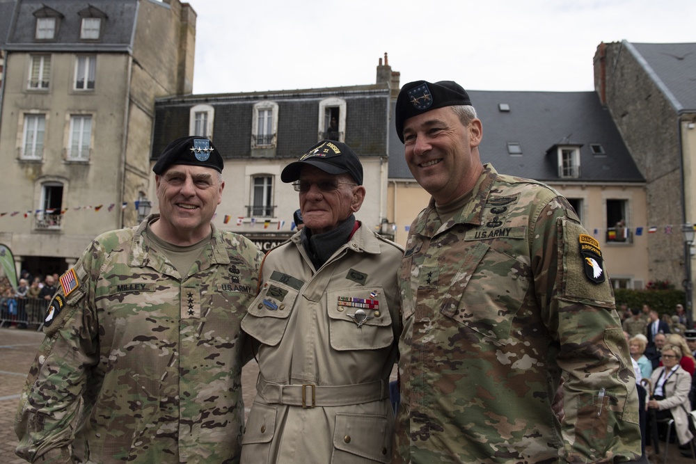 101st Airborne Division Reenlistment Ceremony