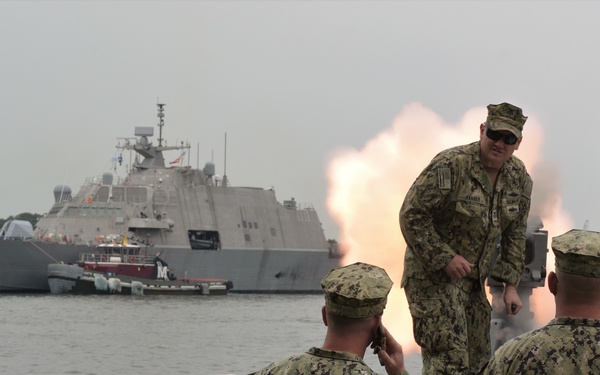 USS Sioux City (LCS-11) passes a saluting battery during Norfolk’s 43rd Annual Harborfest.
