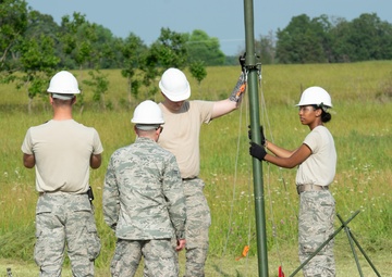 Missouri military, government and civilian agencies work together during disaster exercise Vigilant Guard