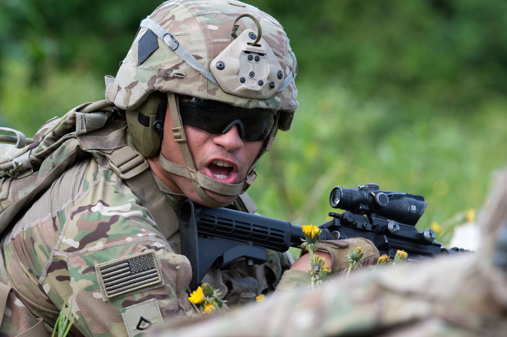 DVIDS - Images - '1 Geronimo' paratroopers conduct infantry squad live ...