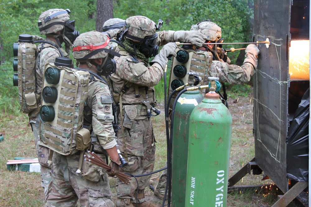 Paratroopers simulated subterranean breaching techniques