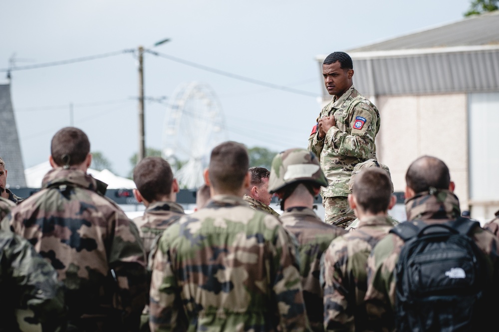 82nd Jumpmaster Instructs Paratroopers