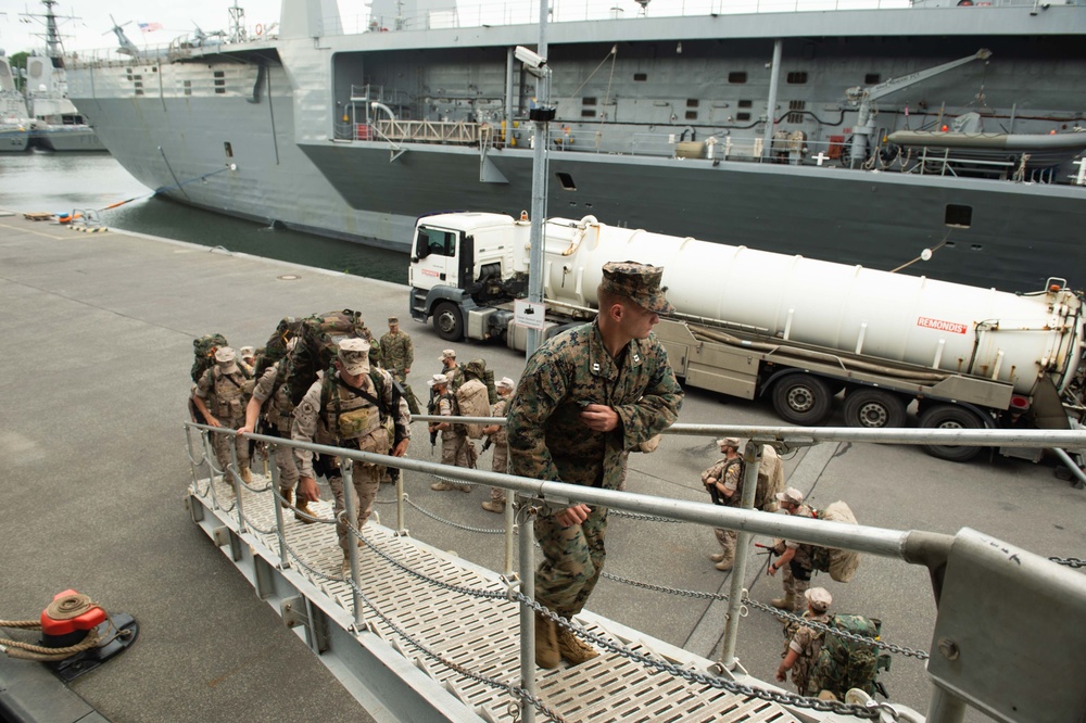 Spanish Marines embark on the USS Fort McHenry, BALTOPS 2019