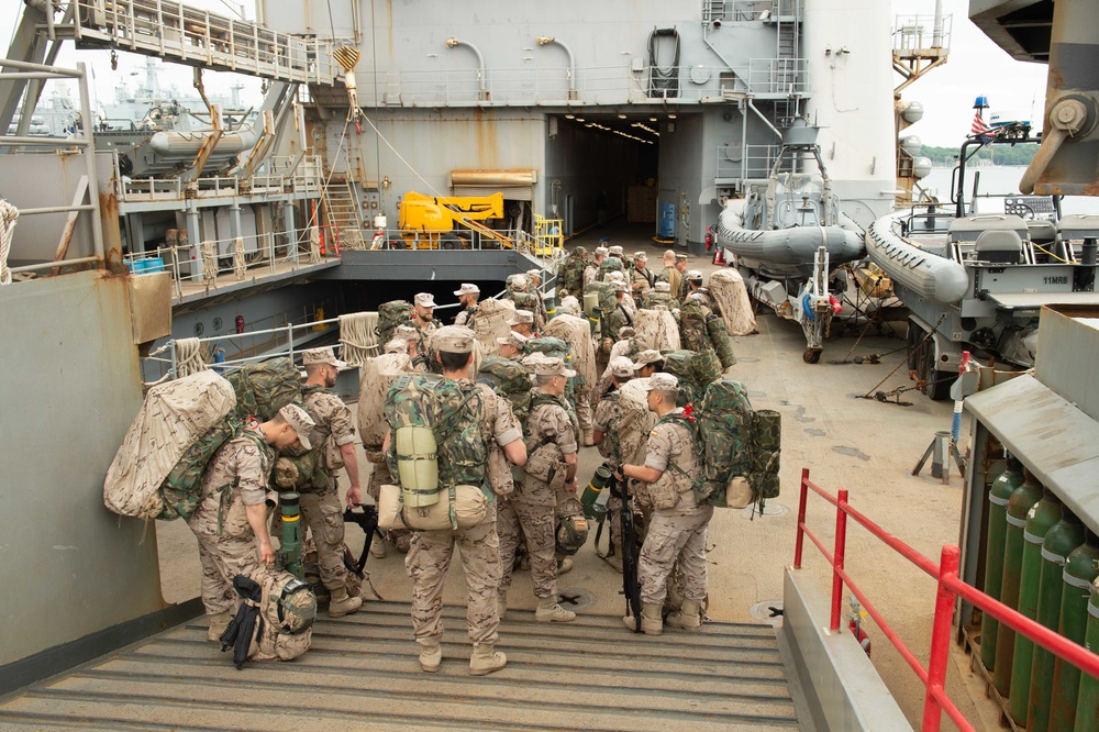 Spanish Marines embark on the USS Fort McHenry, BALTOPS 2019