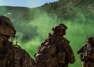 Army National Guard Infantrymen Seize a Town at NTC.