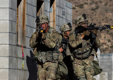 Army National Guard Infantrymen Seize a Town at NTC.