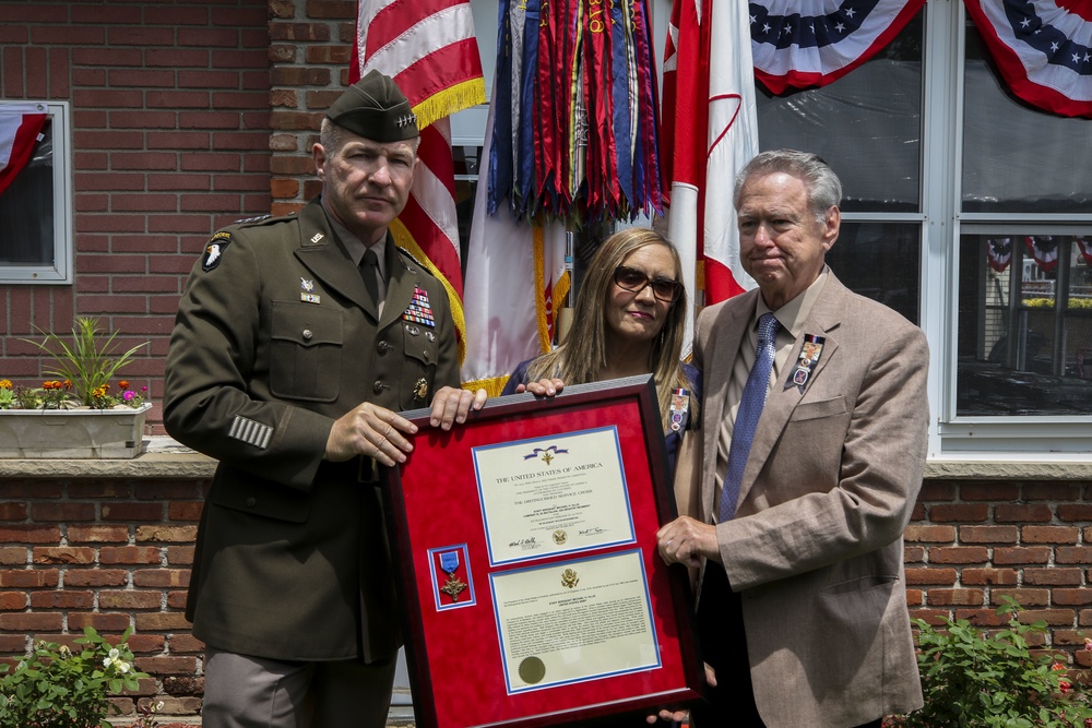 Staff Sgt. Ollis receives the Distinguished Service Cross