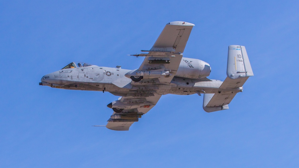 A-10 Thunderbolt prepares for austere landing