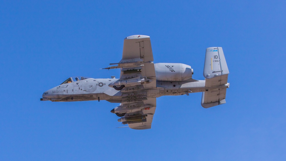 A-10 Thunderbolt prepares for austere landing