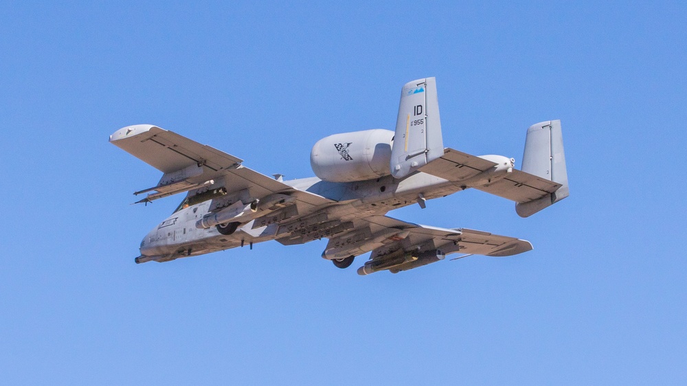 A-10 Thunderbolt prepares for austere landing