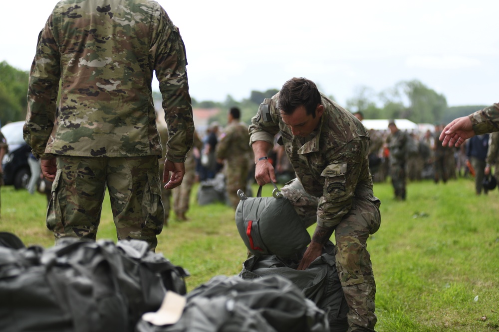 D-Day 75 Commemorative Airborne Drop