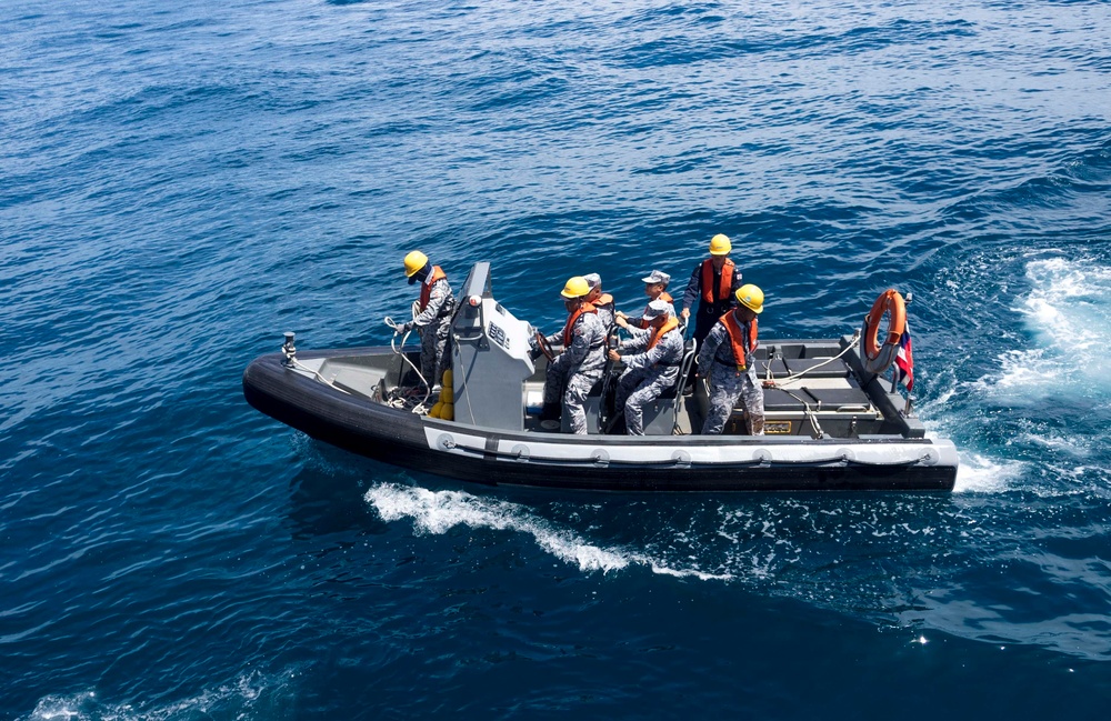 USS Antietam Operates Underway with the Royal Thai Navy During CARAT Thailand 2019