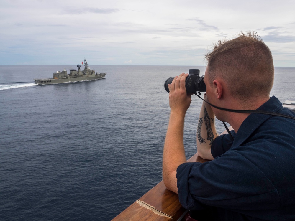 USS Antietam Operates Underway with the Royal Thai Navy During CARAT Thailand 2019