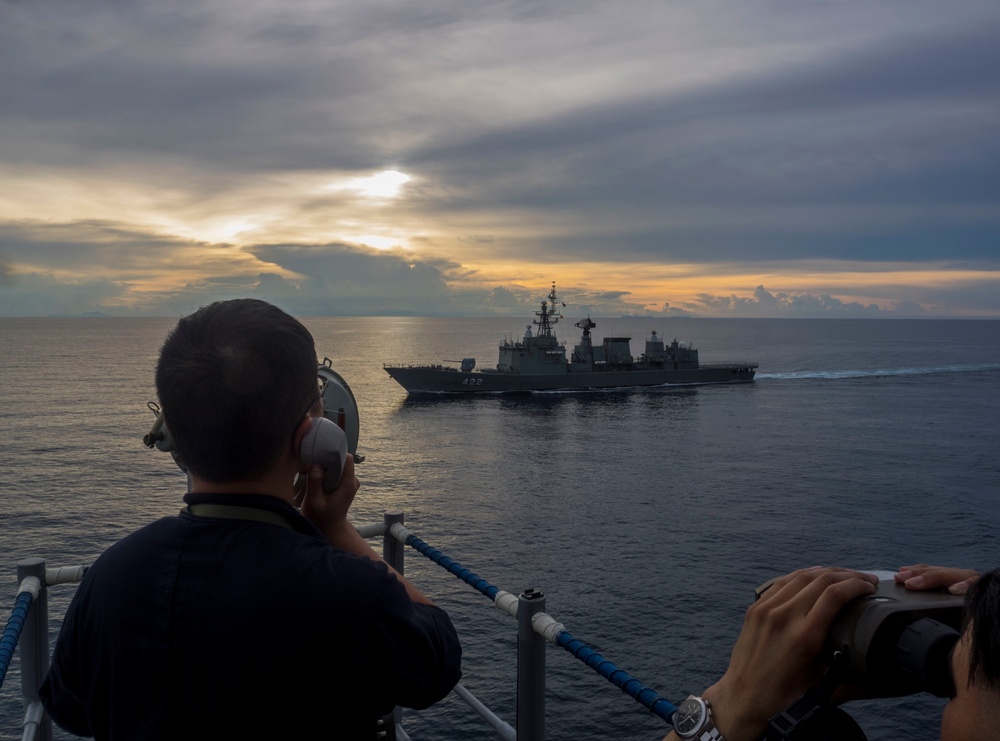 USS Antietam Operates Underway with the Royal Thai Navy During CARAT Thailand 2019