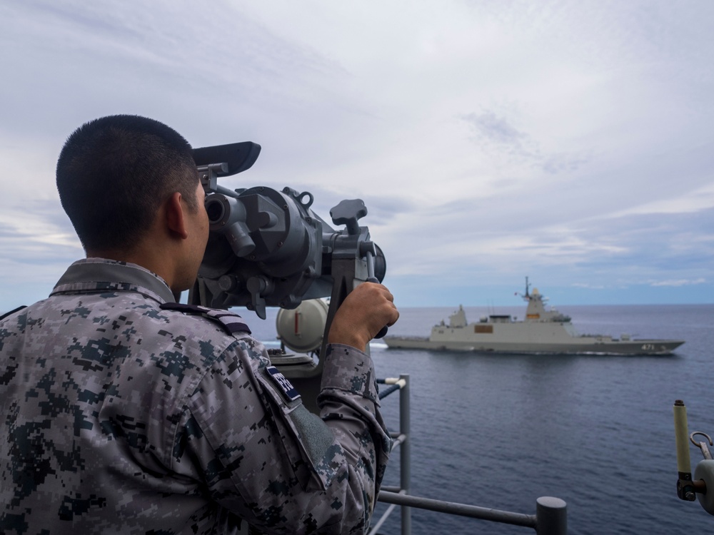 USS Antietam Operates Underway with the Royal Thai Navy During CARAT Thailand 2019