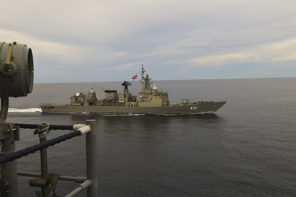 USS Antietam Operates Underway with the Royal Thai Navy During CARAT Thailand 2019