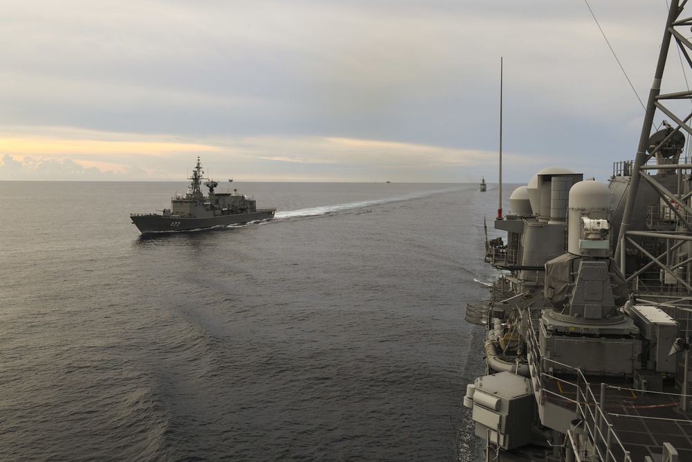 USS Antietam Operates Underway with the Royal Thai Navy During CARAT Thailand 2019