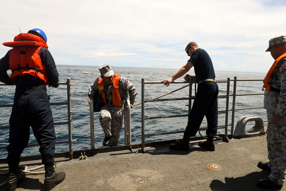 USS Antietam Partcipates in a Personnel Transfer with the Royal Thai Navy During CARAT