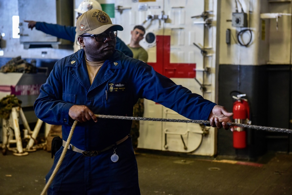 USS WASP (LHD 1) REPLENISHMENT AT SEA