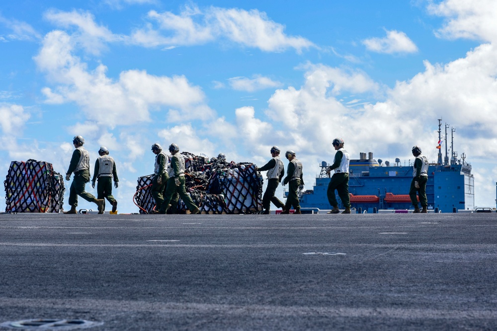 USS WASP (LHD 1) REPLENISHMENT AT SEA