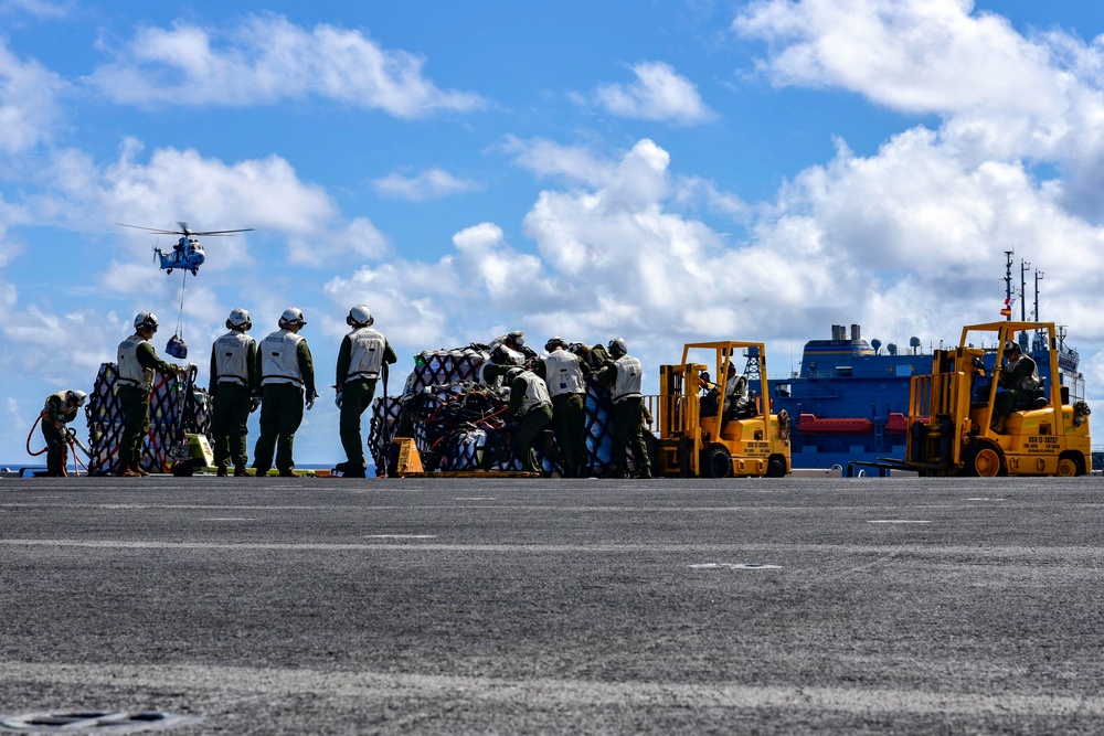 USS WASP (LHD 1) REPLENISHMENT AT SEA