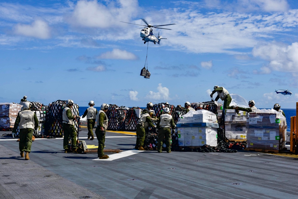 USS WASP (LHD 1) REPLENISHMENT AT SEA