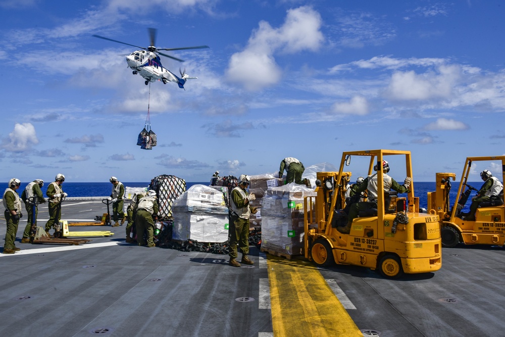 USS WASP (LHD 1) REPLENISHMENT AT SEA