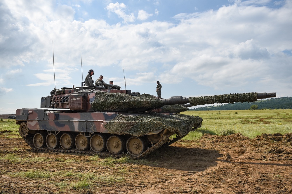 Greek LEO2HEL Tank Platoon target practice