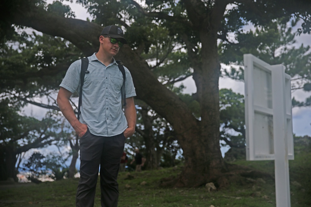 August Cole, co-author of “Ghost Fleet,” discusses future technological warfare with Marine information group in Okinawa