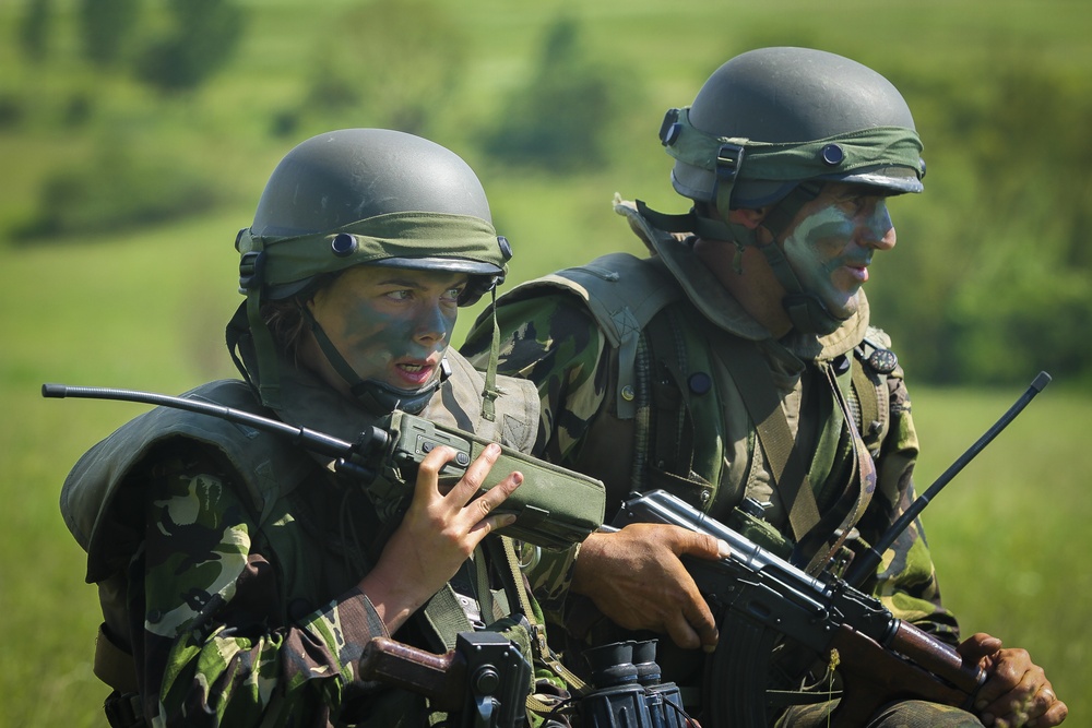 Romanian Soldiers Conduct Field Training Exercise
