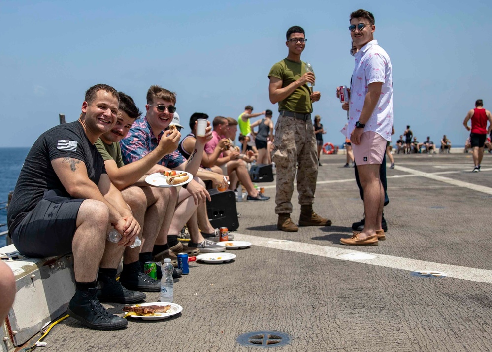 USS Arlington Steal Beach 190608