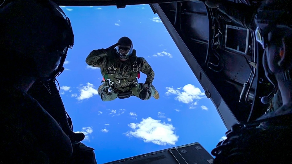 3rd RadBn, 4th Force Recon conduct para ops