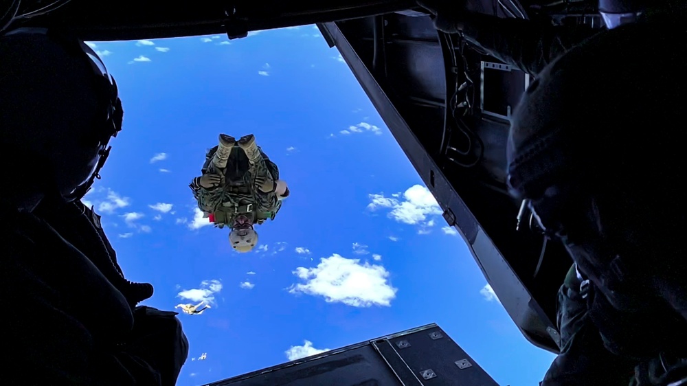 3rd RadBn, 4th Force Recon conduct para ops