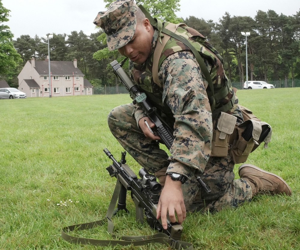 Reserve Marines, British Army Commandos conduct weapon familiarization during exercise Red Dagger