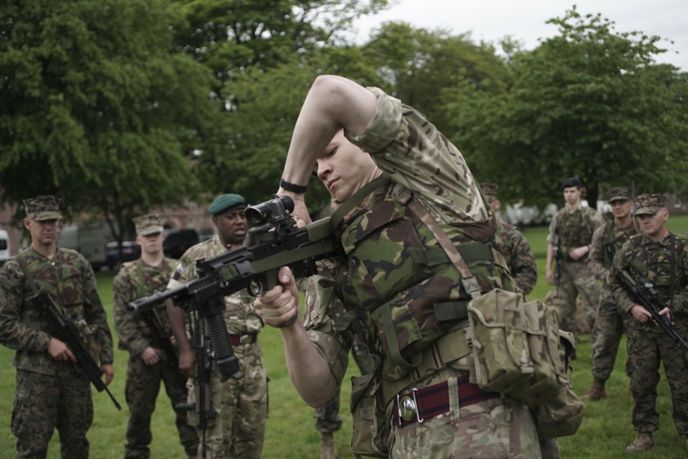 Reserve Marines, British Army Commandos conduct weapon familiarization during exercise Red Dagger