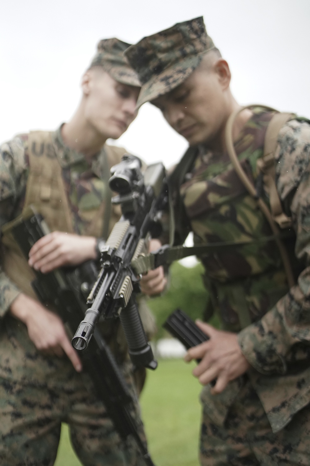 Reserve Marines, British Army Commandos conduct weapon familiarization during exercise Red Dagger