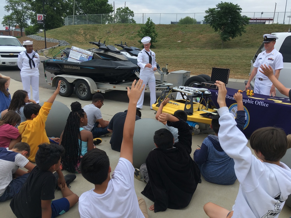 FST Promotes STEM at Nashville Navy Week