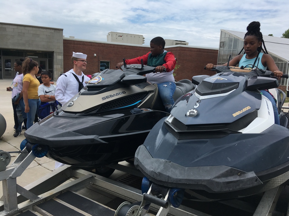 FST Promotes STEM at Nashville Navy Week