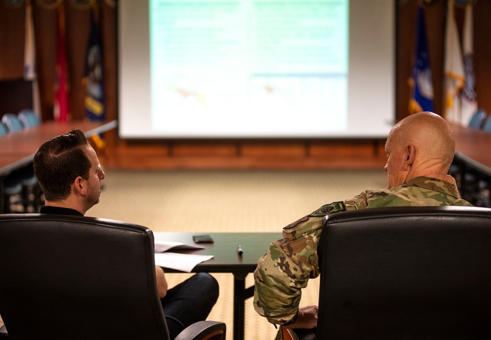 Emergency Management Director Moskowitz talks capabiltiies with Florida National Guard senior leaders