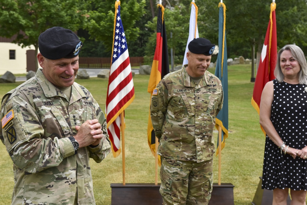 Lt. Gen. Christopher Cavoli speaks at award ceremony