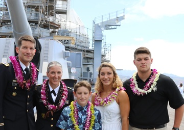 Military family holds dual retirement ceremony on deck of USS Missouri