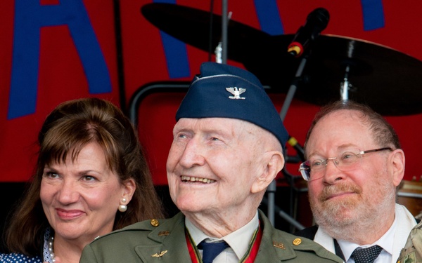 Retired Colonel Gail Seymour "Hal" Halvorsen - The Candy Bomber