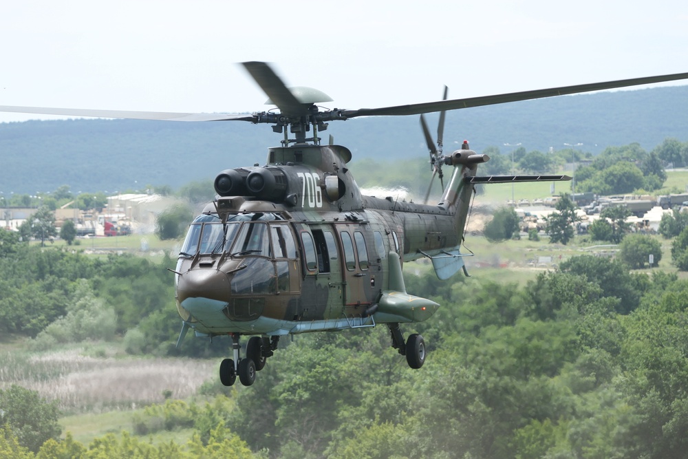 Cougar Helicopter brings Bulgarian Chief of Defense to STRIKE BACK 19