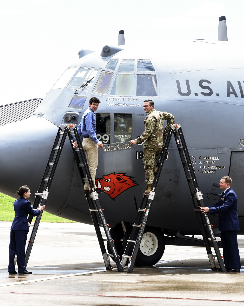 189th Airlift Wing receives new commander