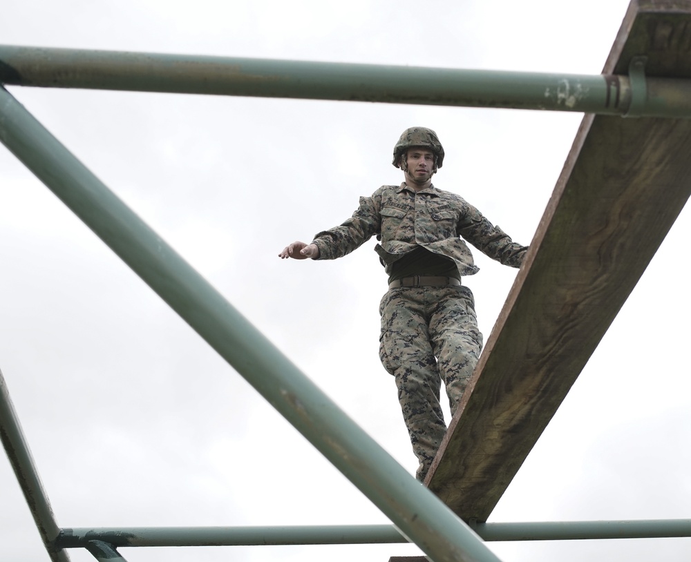 Obstacle course teamwork during Red Dagger