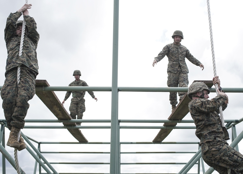 Obstacle course teamwork during Red Dagger